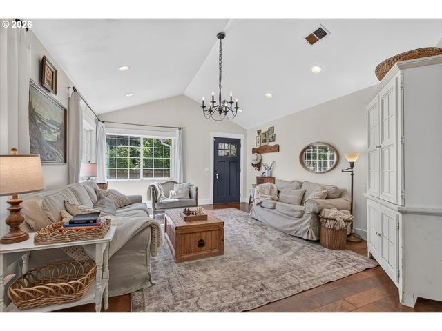 295 W EVANS CREEK Rd, Rogue River, OR 97537