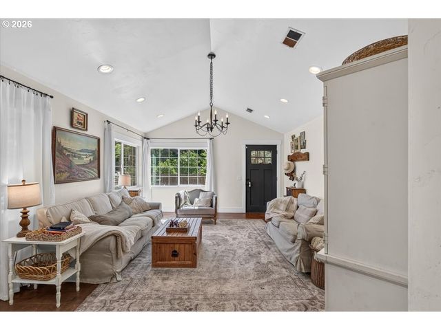 295 W EVANS CREEK Rd, Rogue River, OR 97537