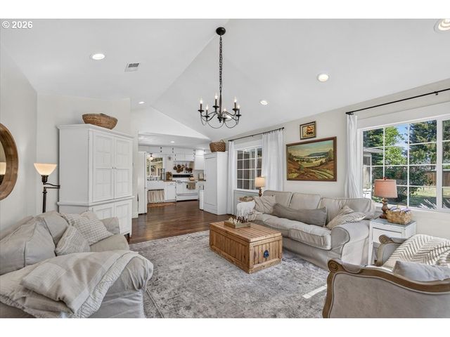 295 W EVANS CREEK Rd, Rogue River, OR 97537