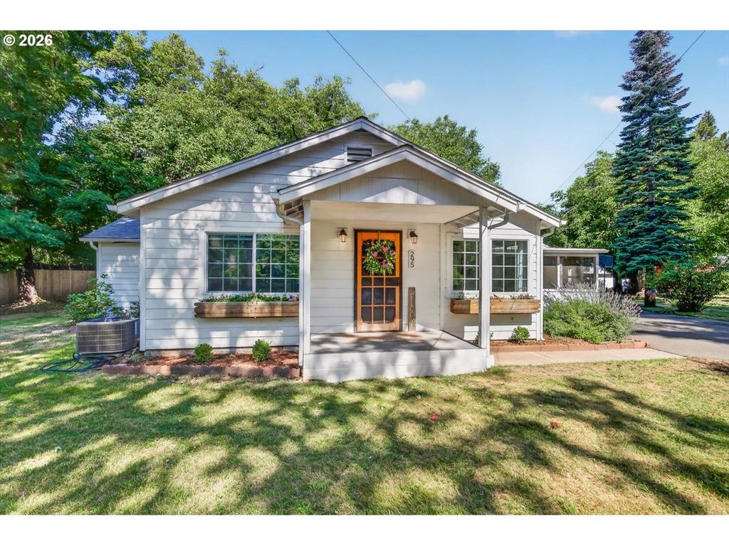 295 W EVANS CREEK Rd, Rogue River, OR 97537