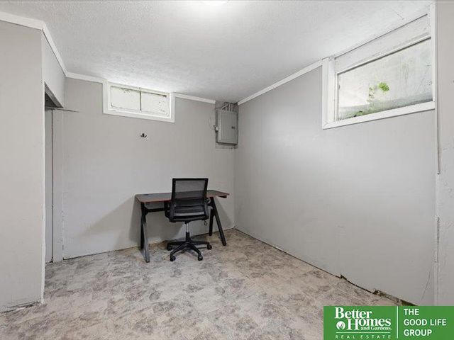 6556 N 34th Street, Omaha, NE 68112