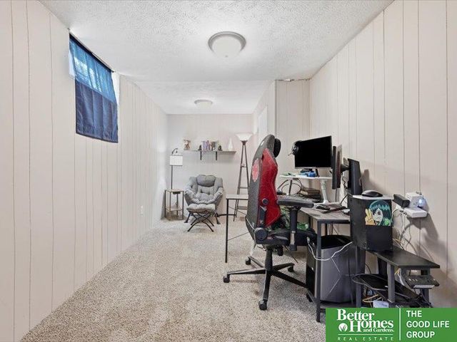 6556 N 34th Street, Omaha, NE 68112
