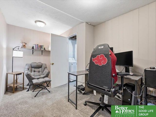 6556 N 34th Street, Omaha, NE 68112