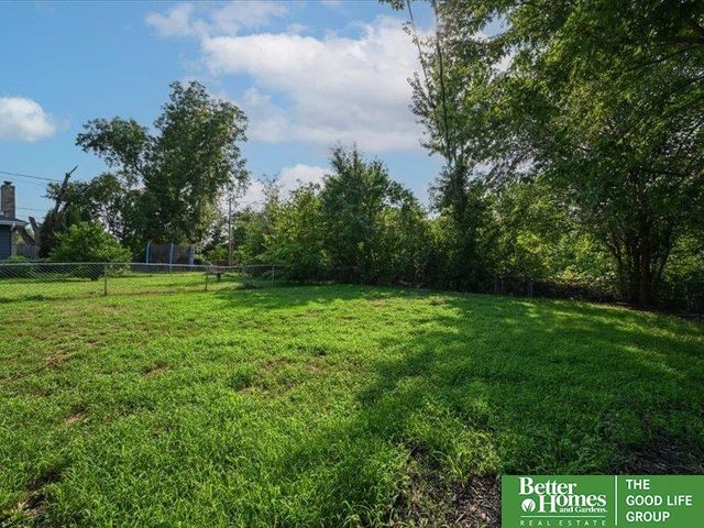 6556 N 34th Street, Omaha, NE 68112