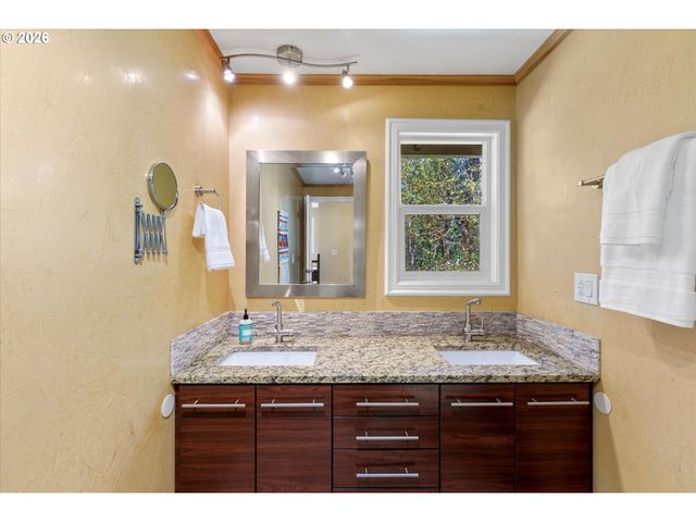 1947 Se MEADOW Ct, Gresham, OR 97080