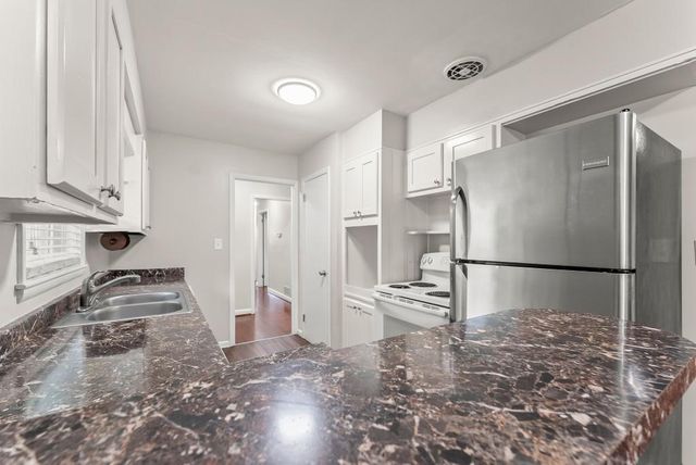 2352 Elmwood SE Circle, Atlanta, GA 30339