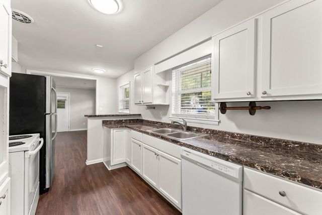 2352 Elmwood SE Circle, Atlanta, GA 30339