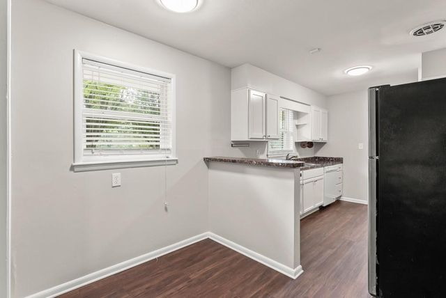 2352 Elmwood SE Circle, Atlanta, GA 30339