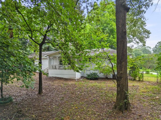 2352 Elmwood SE Circle, Atlanta, GA 30339