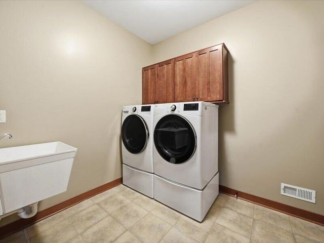 61 N Prairie Pkwy, Valparaiso, IN 46385