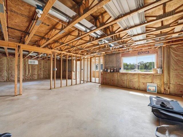 61 N Prairie Pkwy, Valparaiso, IN 46385