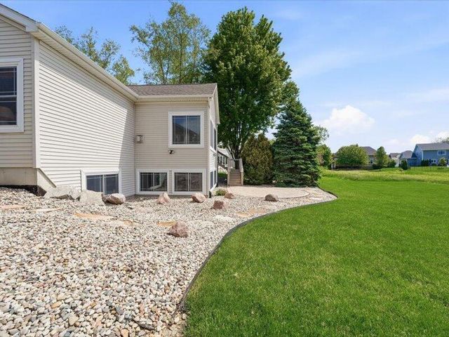 61 N Prairie Pkwy, Valparaiso, IN 46385