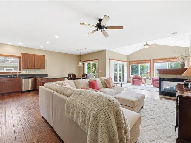 61 N Prairie Pkwy, Valparaiso, IN 46385
