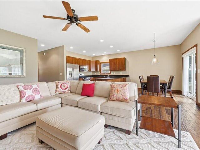 61 N Prairie Pkwy, Valparaiso, IN 46385