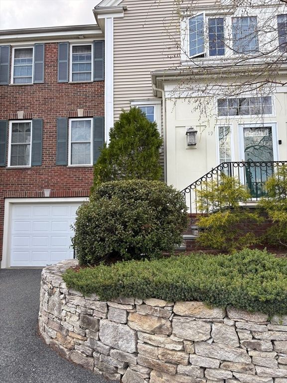 19 Imperial Ct 19, Westborough, MA 01581