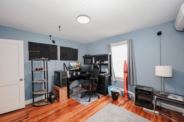 21 Erie Street, Manchester, NH 03102