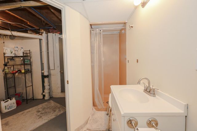 21 Erie Street, Manchester, NH 03102