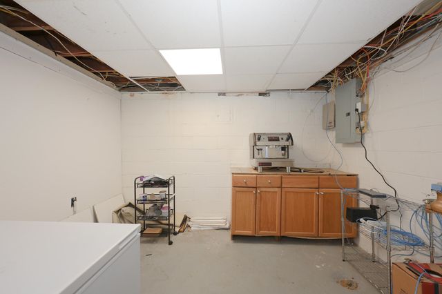 21 Erie Street, Manchester, NH 03102