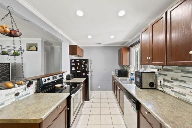 8213 Catalpa Dr, Citrus Heights, CA 95610
