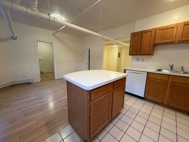 1127 Commonwealth Ave. 34, Boston, MA 02134
