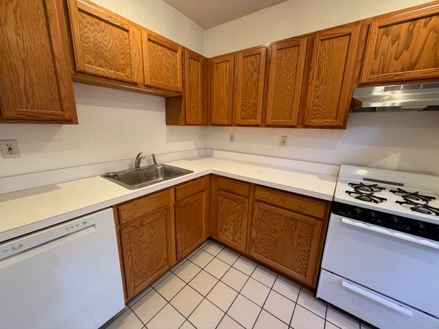 1127 Commonwealth Ave. 34, Boston, MA 02134