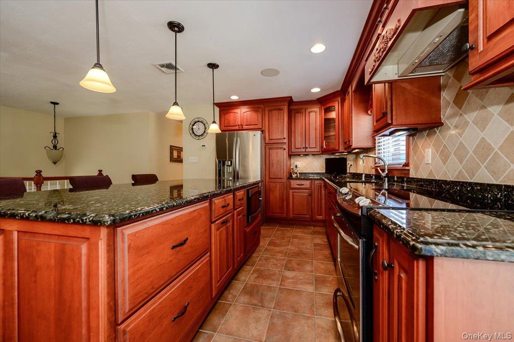 784 Newbridge Road, Bellmore, NY 11710 — photo 3