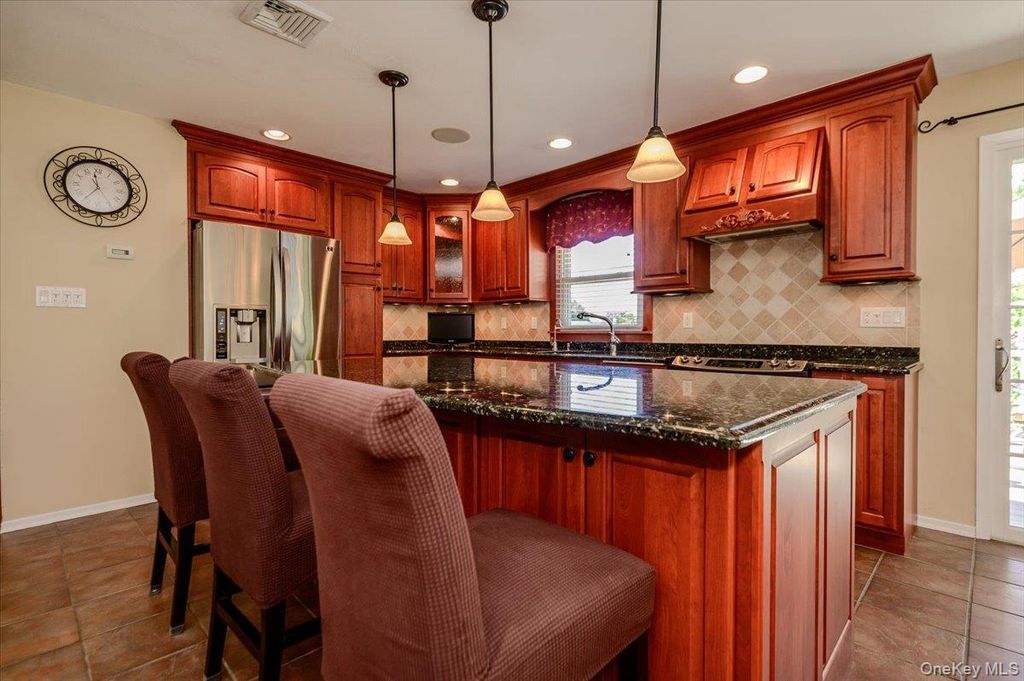 784 Newbridge Road, Bellmore, NY 11710 — photo 4