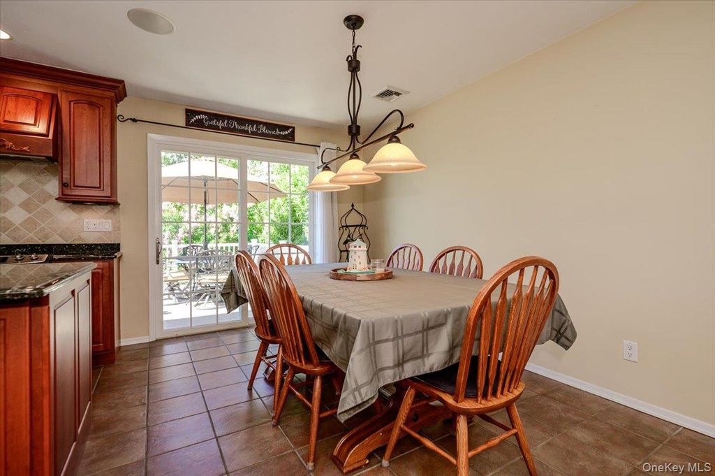 784 Newbridge Road, Bellmore, NY 11710 — photo 5