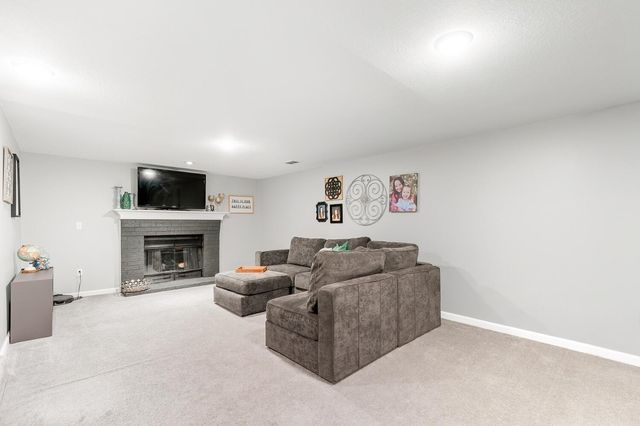 8512 E Scott St, Wichita, KS 67210