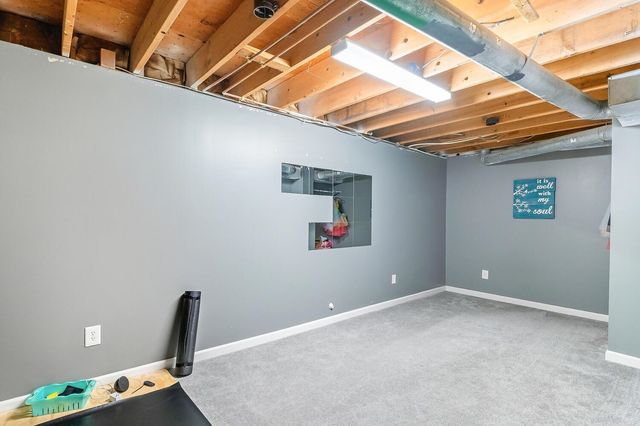 8512 E Scott St, Wichita, KS 67210