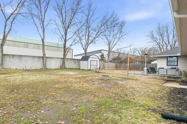 8512 E Scott St, Wichita, KS 67210