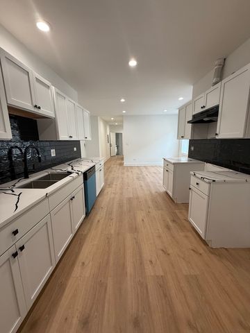 7841 S Essex Avenue 3N, Chicago, IL 60649