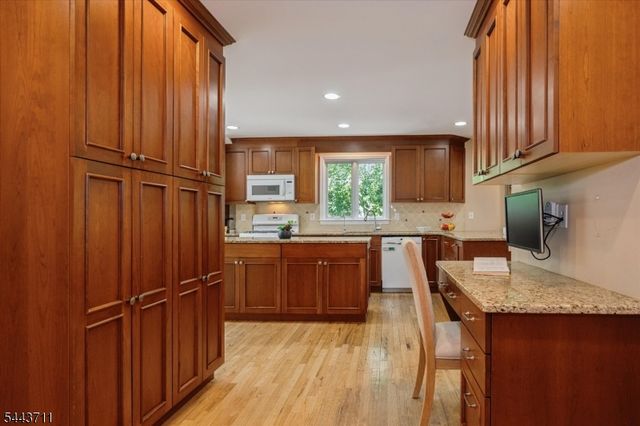 14 Bancroft Pl, Fair Lawn Boro, NJ 07410