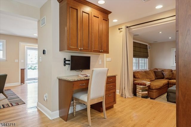 14 Bancroft Pl, Fair Lawn Boro, NJ 07410