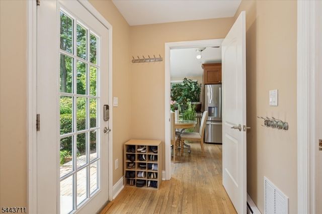 14 Bancroft Pl, Fair Lawn Boro, NJ 07410