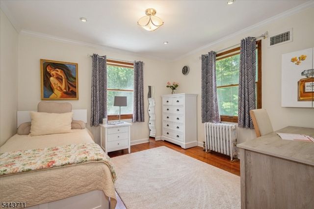 14 Bancroft Pl, Fair Lawn Boro, NJ 07410