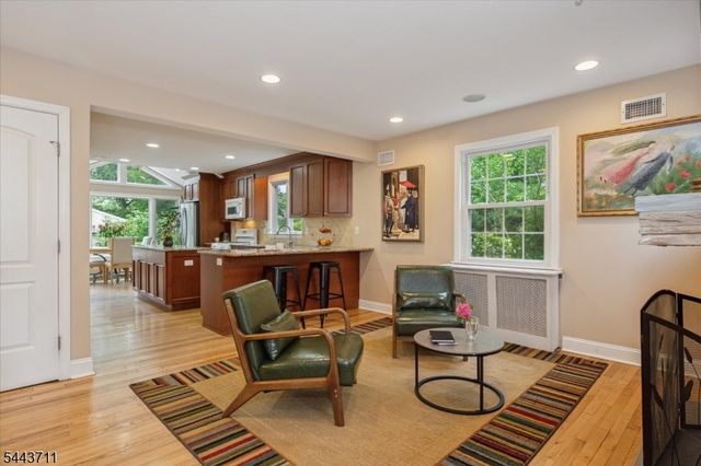 14 Bancroft Pl, Fair Lawn Boro, NJ 07410