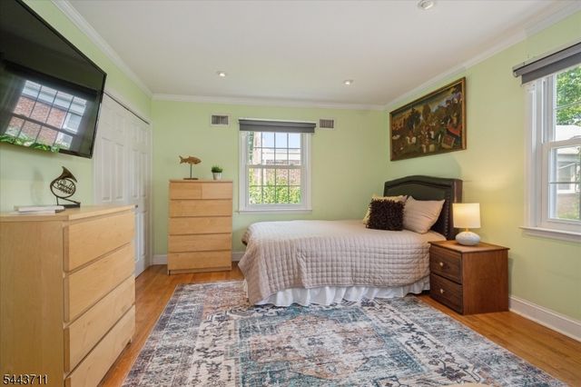 14 Bancroft Pl, Fair Lawn Boro, NJ 07410