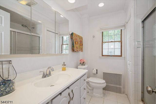 14 Bancroft Pl, Fair Lawn Boro, NJ 07410