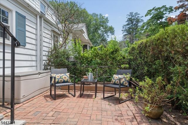 14 Bancroft Pl, Fair Lawn Boro, NJ 07410