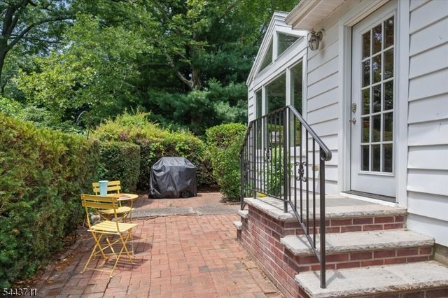 14 Bancroft Pl, Fair Lawn Boro, NJ 07410