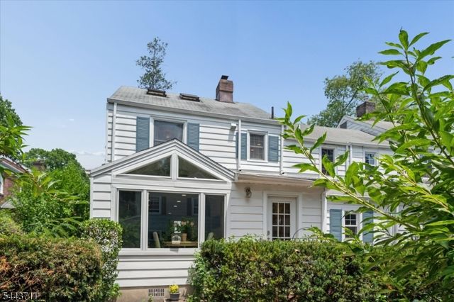 14 Bancroft Pl, Fair Lawn Boro, NJ 07410