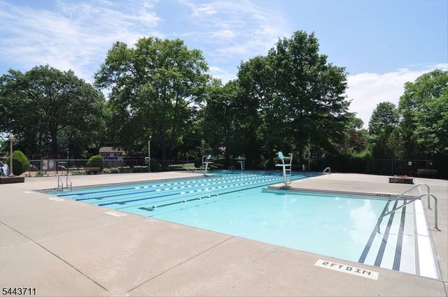 14 Bancroft Pl, Fair Lawn Boro, NJ 07410