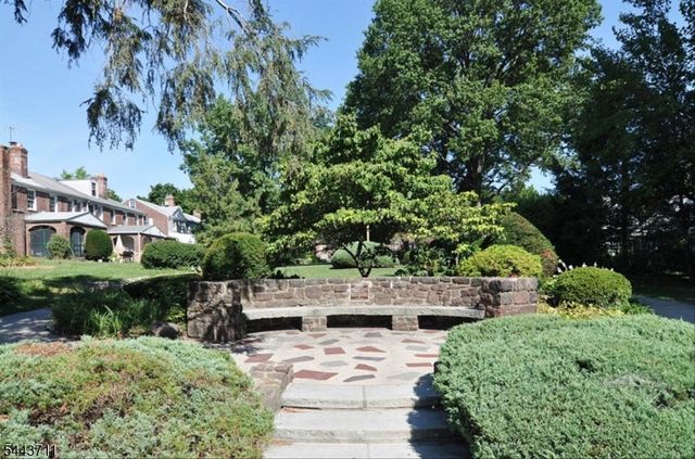 14 Bancroft Pl, Fair Lawn Boro, NJ 07410