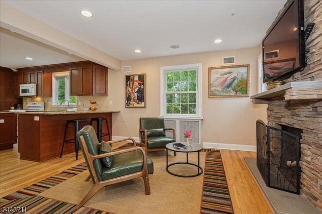 14 Bancroft Pl, Fair Lawn Boro, NJ 07410