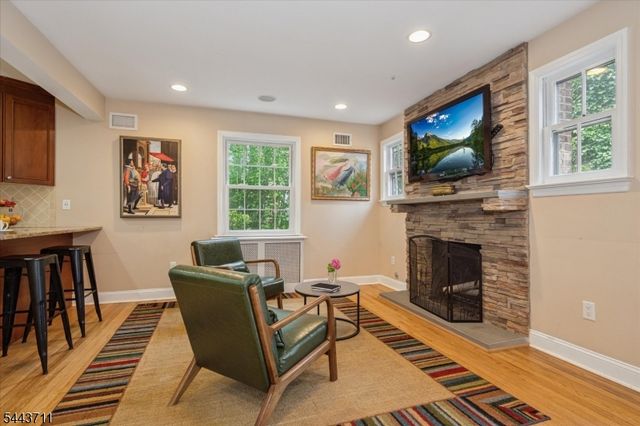 14 Bancroft Pl, Fair Lawn Boro, NJ 07410