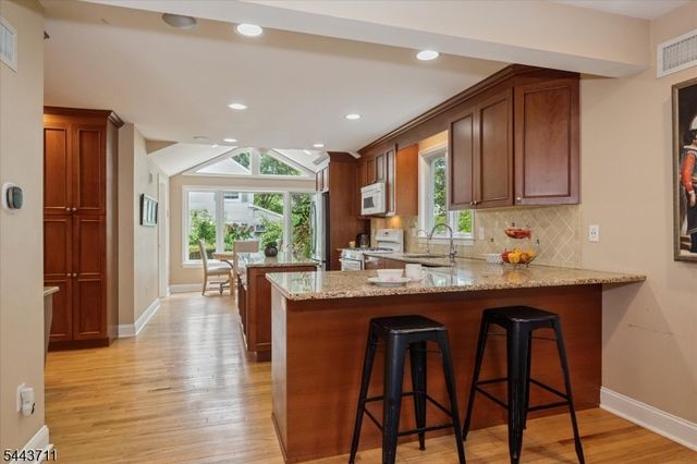 14 Bancroft Pl, Fair Lawn Boro, NJ 07410
