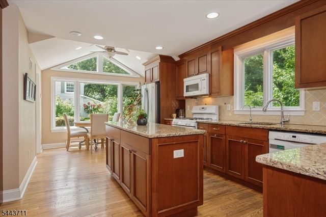 14 Bancroft Pl, Fair Lawn Boro, NJ 07410