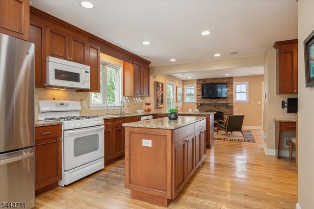 14 Bancroft Pl, Fair Lawn Boro, NJ 07410