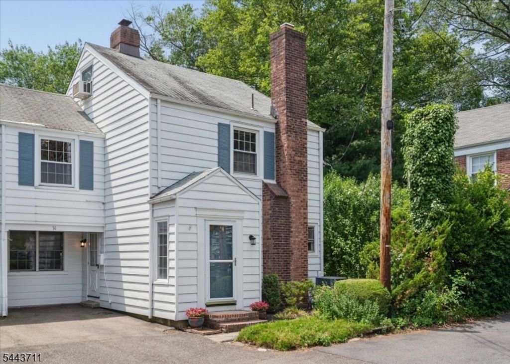 14 Bancroft Pl, Fair Lawn Boro, NJ 07410